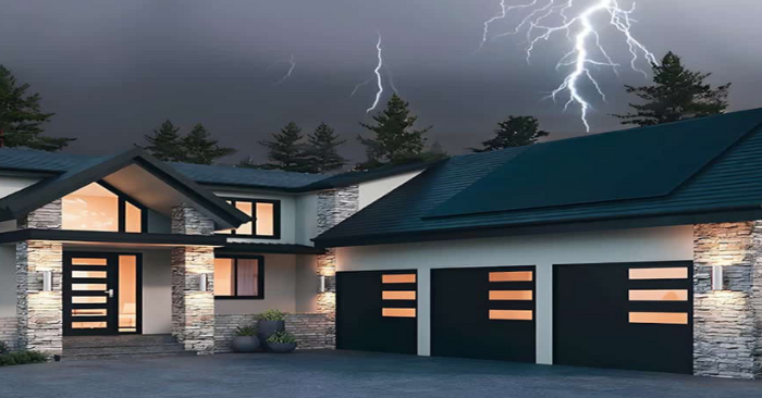 Presenta una casa protegida por placas solares